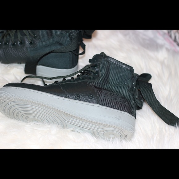 Air Force 1 - Picture 8 of 8